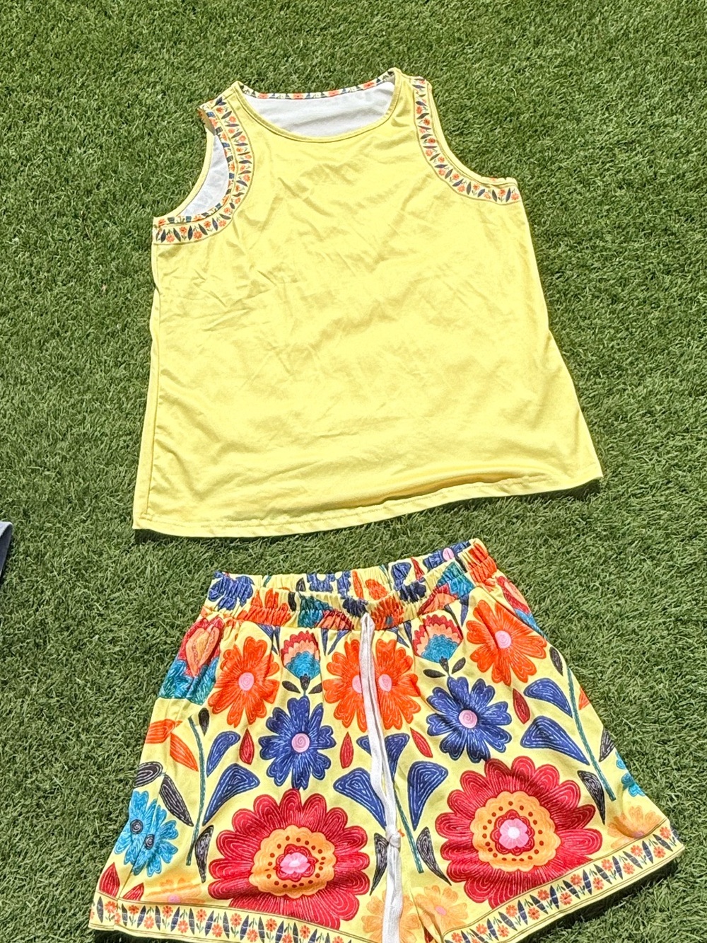 SHEIN Yellow Tank Top with Multicolor Floral Drawstring Shorts Set